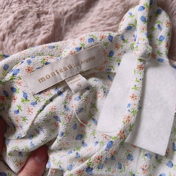 NEW Floral Scalloped Women's Top - Picture 3 of 3